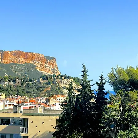 La Cigale Du Port Apartment *